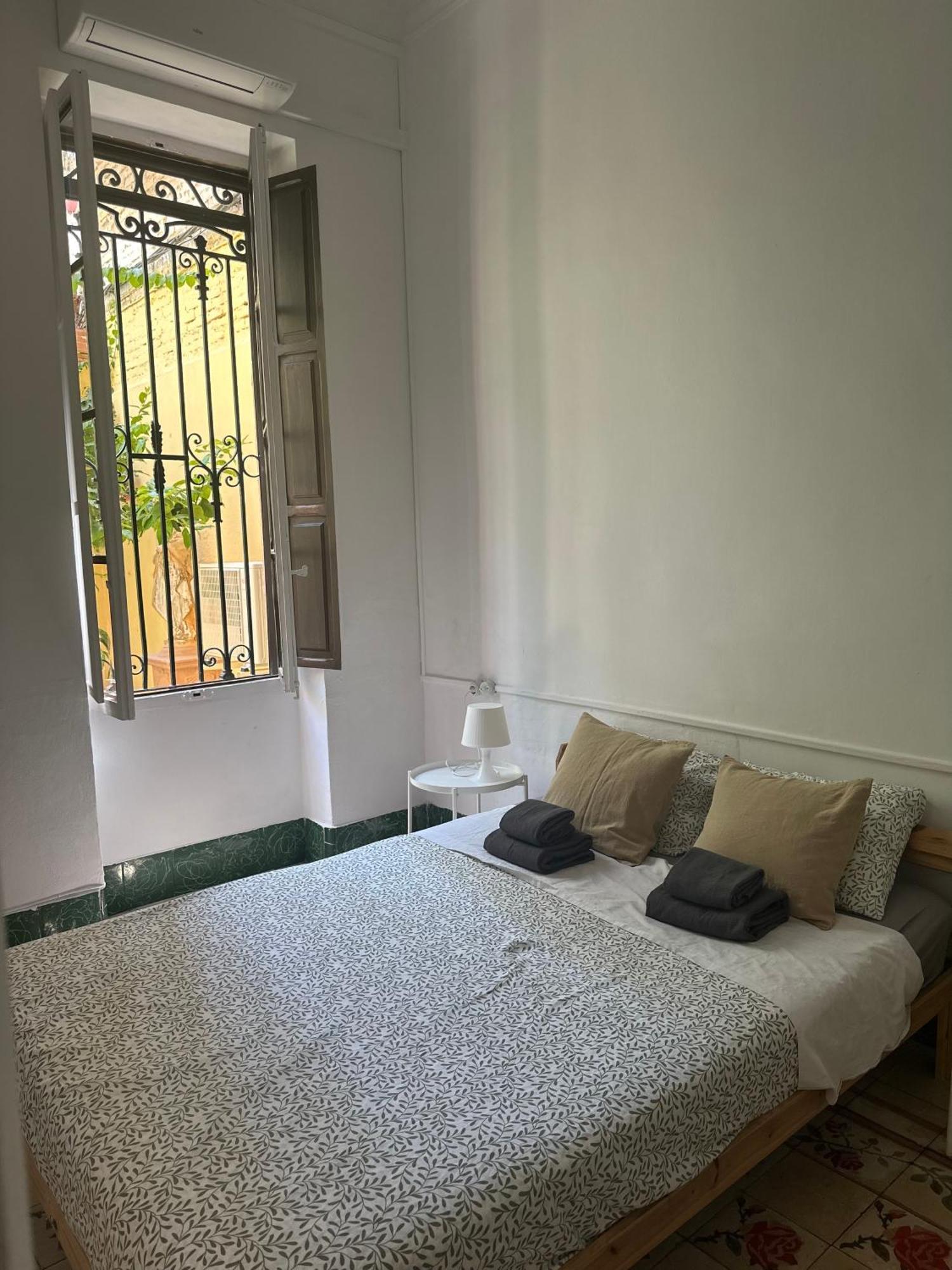 Habitacion Con Bano Privado 1 Cama De Matrimonio บาเลนเซีย ภายนอก รูปภาพ